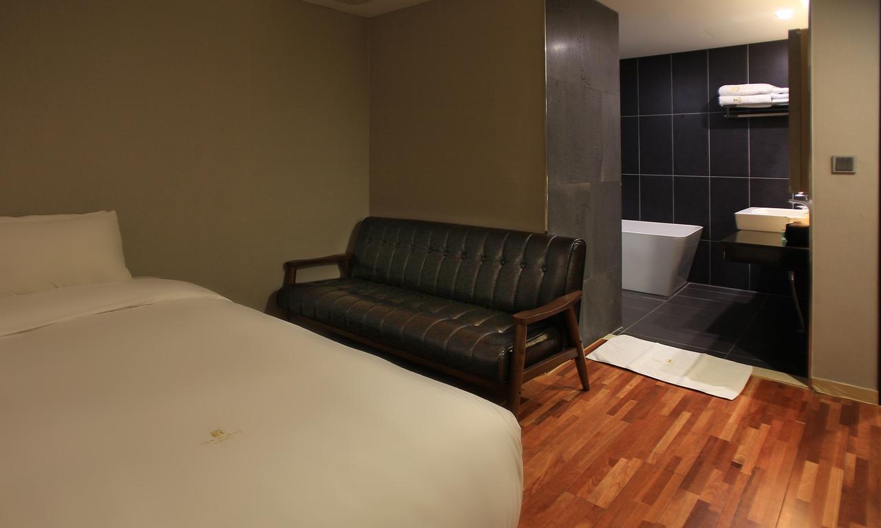 Suwon Top Cloud Hotel Exterior photo