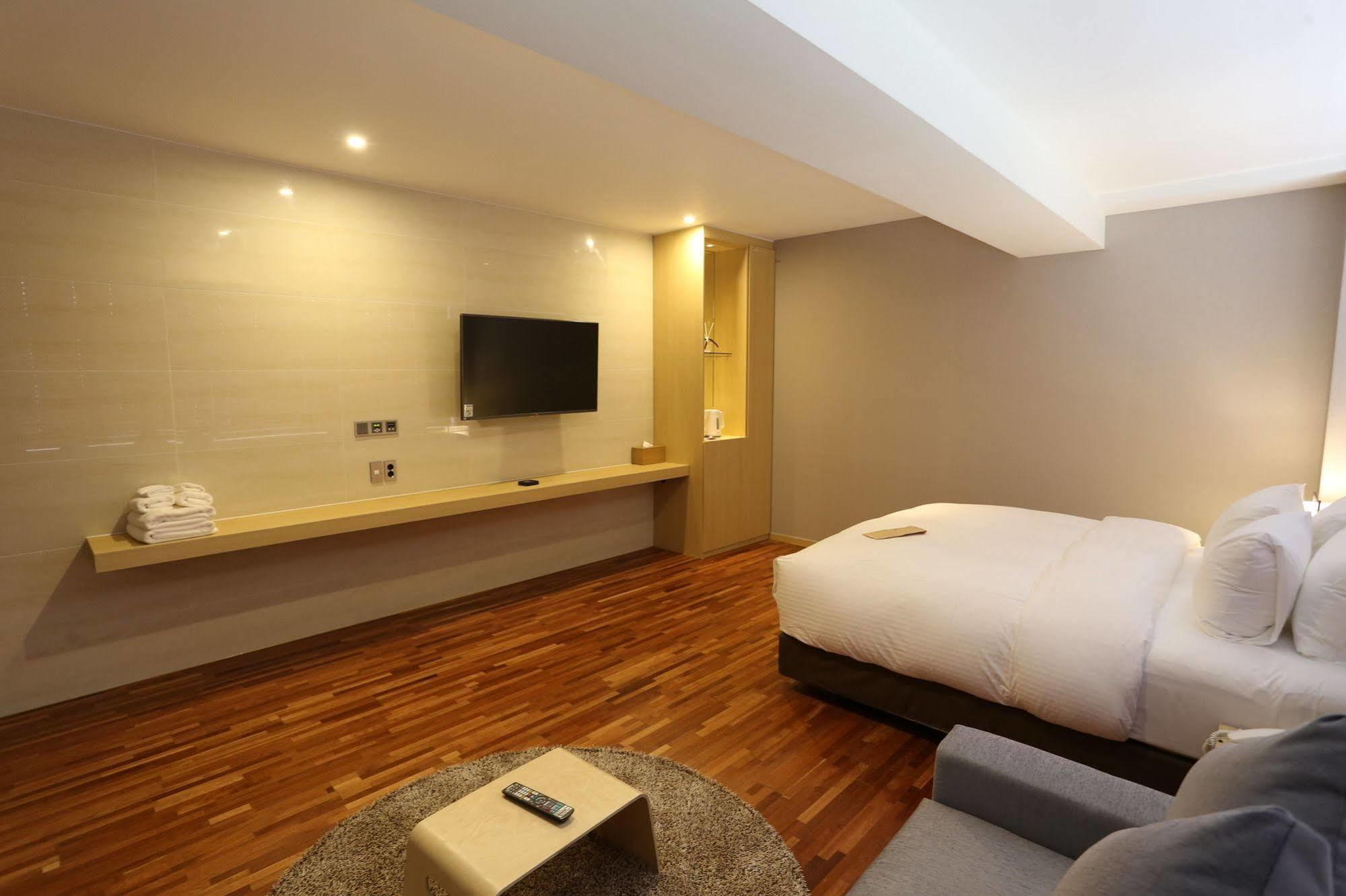 Suwon Top Cloud Hotel Exterior photo